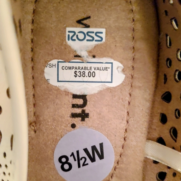 Ladies Flat Shoes - Picture 2 of 3